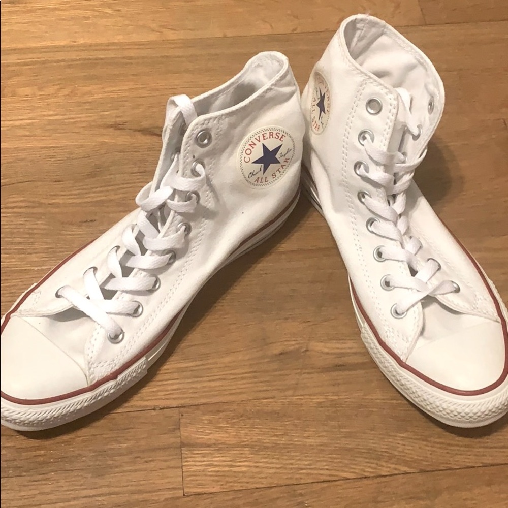 NWOT Men’s White Converse